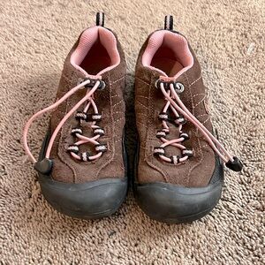 Kids Keen hiking shoe size 1